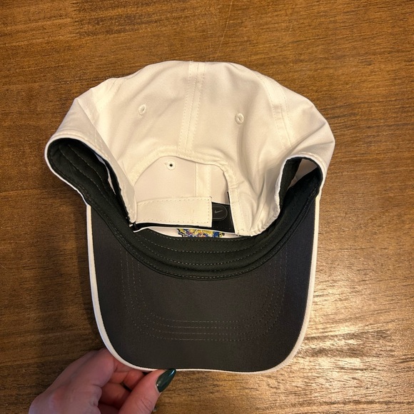 Nike Dri-Fit Swallowtail Butterfly Embroidered White Baseball Cap Hat NWOT - Picture 4 of 6